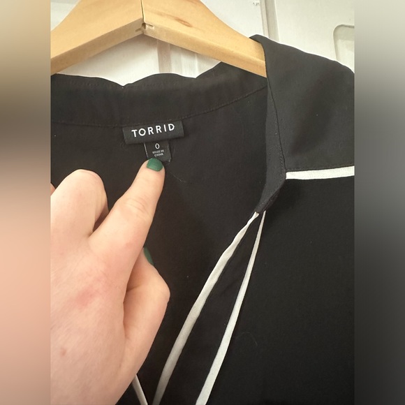 Torrid Sleeveless Button Down - Picture 2 of 2